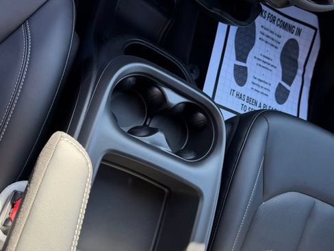New 2026 Chrysler Pacifica Select FWD image 23