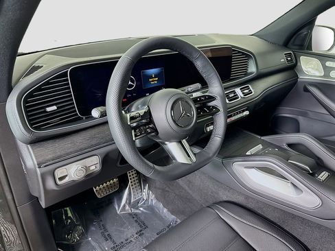 New 2026 Mercedes-Benz GLS 450 4MATIC image 9
