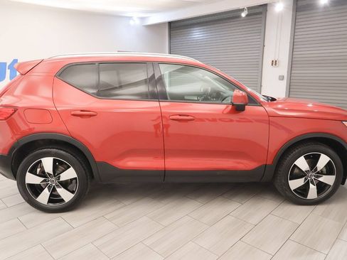 Used 2019 Volvo XC40 T4 Momentum FWD image 6