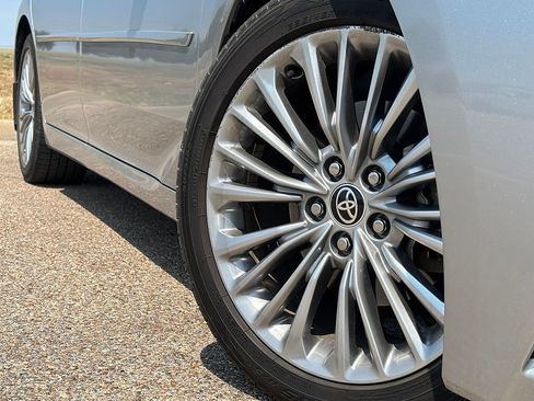 Used 2021 Toyota Avalon Limited w/ Advanced Safety Package FWD image 2