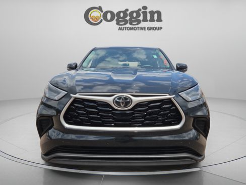 Used 2022 Toyota Highlander L FWD image 8
