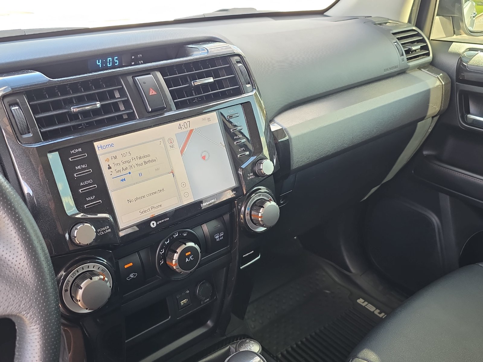 Used 2020 Toyota 4Runner Venture w/ Moonroof Package AWD/4WD image 17