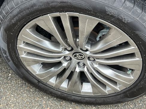 Used 2022 Toyota Venza Limited AWD/4WD image 22