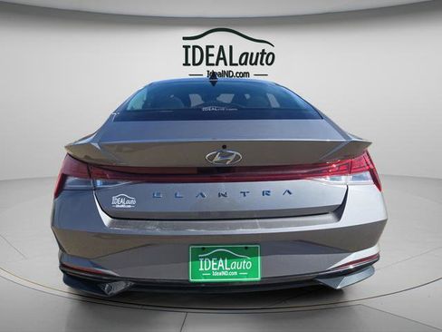 Used 2022 Hyundai Elantra SEL w/ Convenience + Premium Package image 16