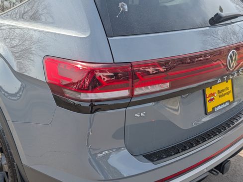 Certified 2025 Volkswagen Atlas Peak Edition SE AWD/4WD image 17