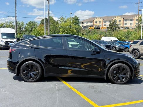 Used 2022 Tesla Model Y Long Range AWD/4WD image 2