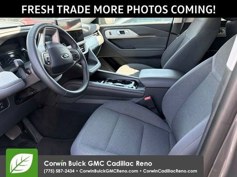 Used 2025 Ford Explorer Active AWD/4WD image 5