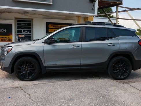 Used 2023 GMC Terrain SLE w/ Elevation Edition FWD image 2