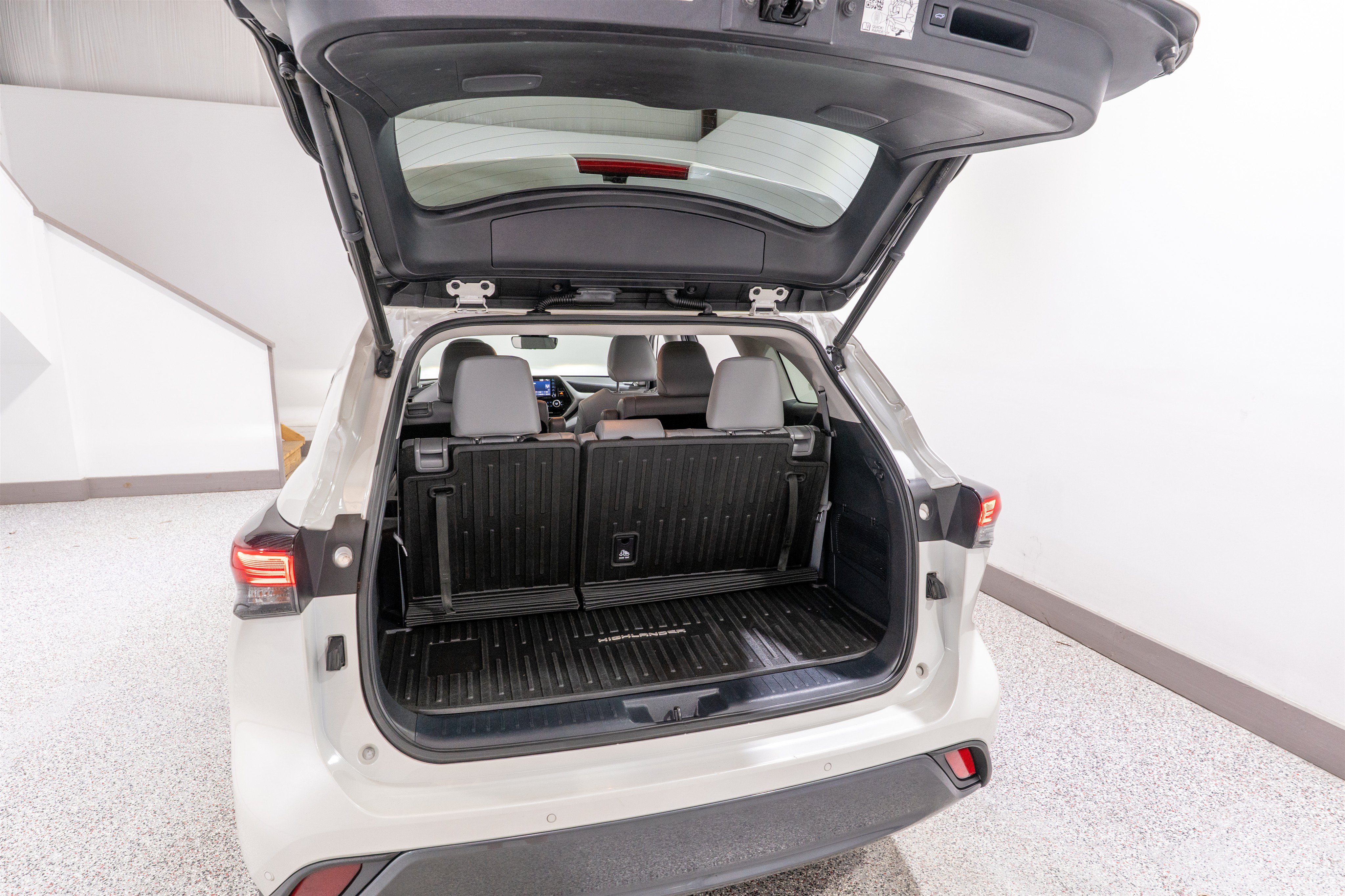 Used 2021 Toyota Highlander Limited FWD image 35