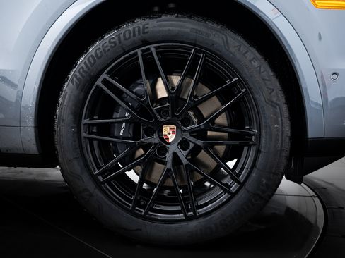 Certified 2026 Porsche Cayenne Coupe AWD/4WD image 11