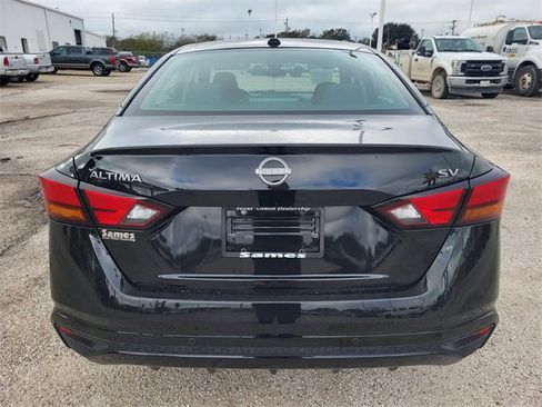 Used 2024 Nissan Altima 2.5 SV image 18