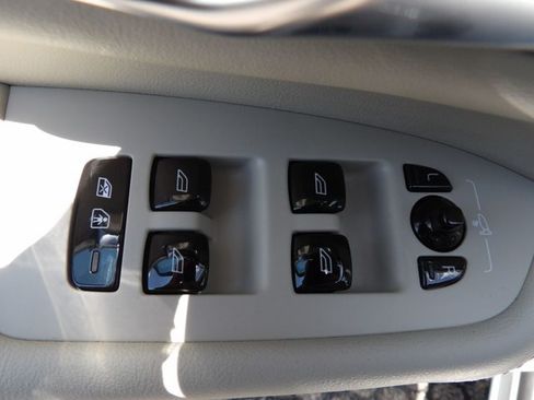 Certified 2025 Volvo XC90 T8 Plus AWD/4WD image 14