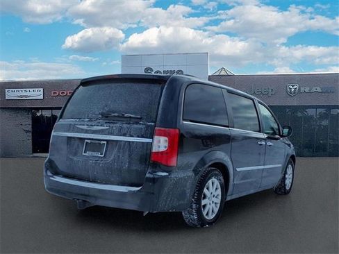 Used 2016 Chrysler Town & Country Touring w/ Driver Convenience Group image 7