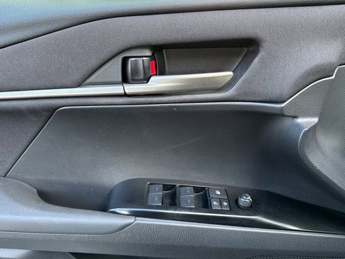 Used 2025 Toyota Camry LE image 12