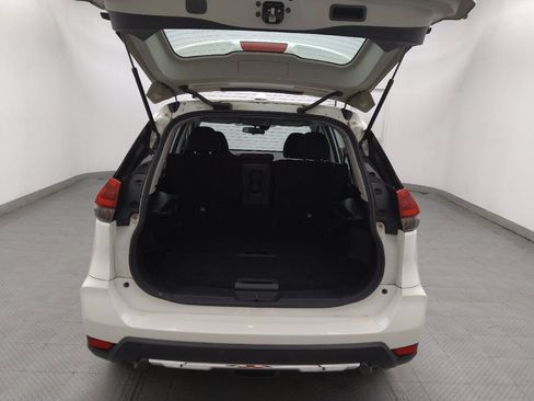 Used 2020 Nissan Rogue S FWD image 29