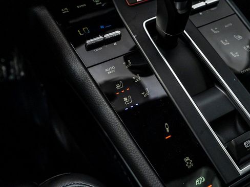 New 2026 Porsche Macan Turbo image 22