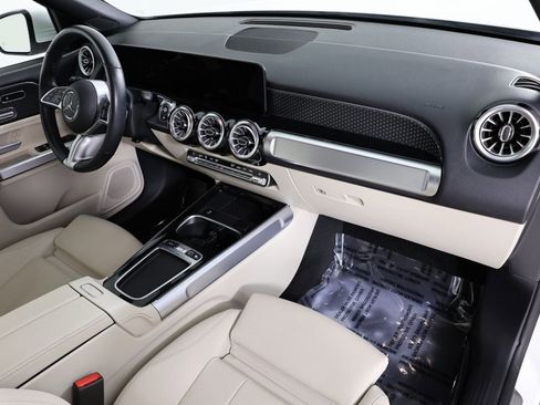 Used 2025 Mercedes-Benz GLB 250 4MATIC image 28