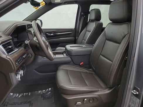 Used 2022 GMC Yukon XL Denali w/ Advanced Technology Package image 8