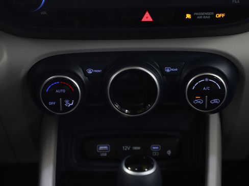 Certified 2023 Hyundai Venue Limited w/ Cargo Package image 18