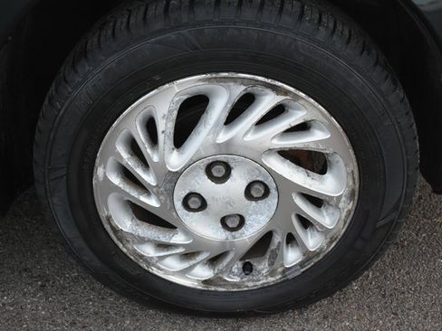 Used 1998 Saturn S-Series SC1 image 29