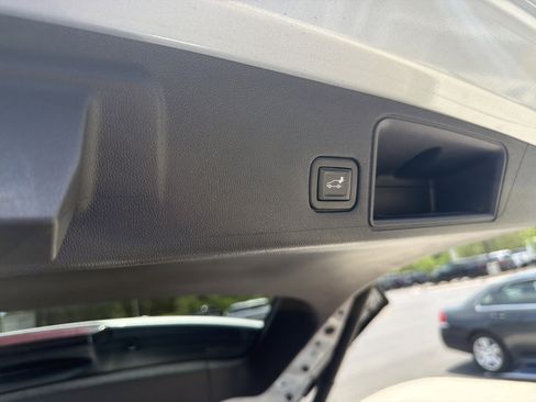 Used 2022 GMC Terrain SLE w/ Driver Convenience Package FWD image 23