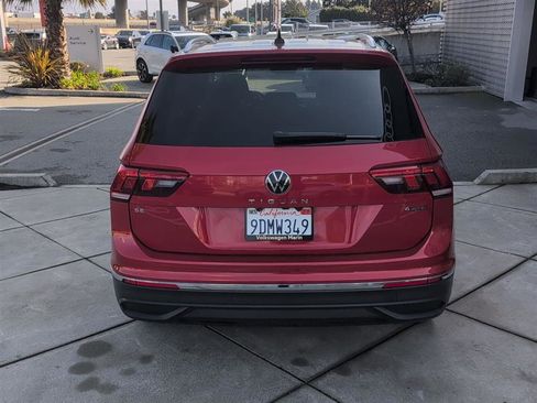 Used 2022 Volkswagen Tiguan SE w/ Panoramic Sunroof Package image 7