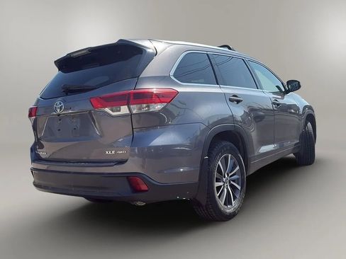 Used 2017 Toyota Highlander XLE image 7
