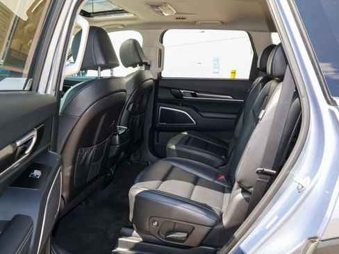 Used 2025 Kia Telluride S AWD/4WD image 17
