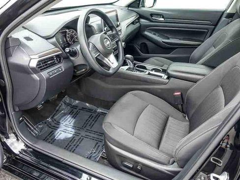 Used 2024 Nissan Altima 2.5 SV FWD image 12