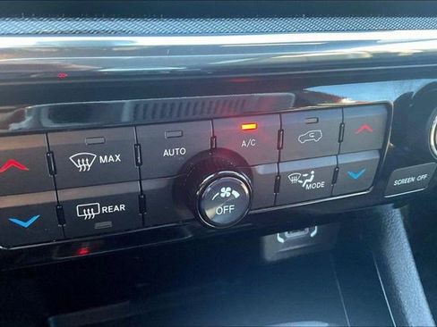 Used 2023 Jeep Compass Limited image 34