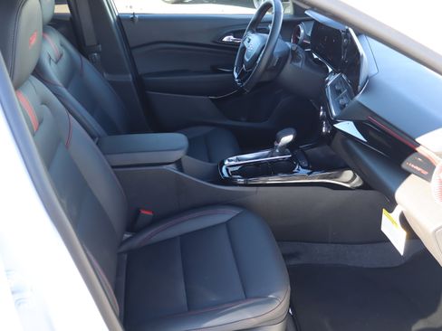 Certified 2024 Chevrolet Trax RS w/ Driver Confidence Package image 37