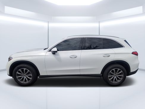 Certified 2025 Mercedes-Benz GLC 300 4MATIC image 5