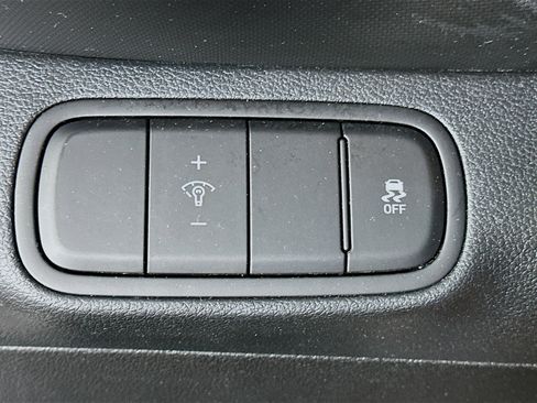 Used 2025 Hyundai Venue SEL FWD image 16