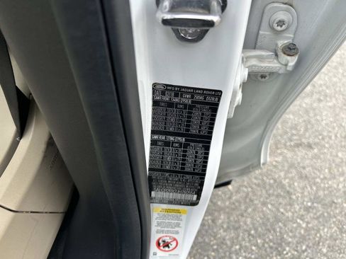 Used 2018 Land Rover Discovery Sport HSE image 35