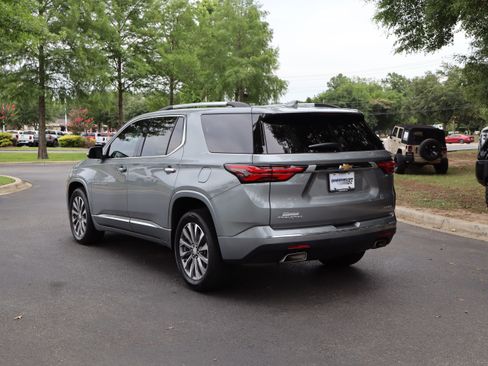 Used 2023 Chevrolet Traverse Premier FWD image 7