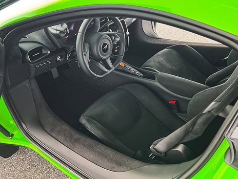 New 2025 McLaren Artura image 10