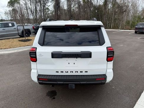 Used 2025 Toyota 4Runner SR5 AWD/4WD image 8