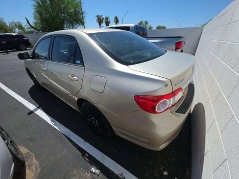Used 2012 Toyota Corolla LE FWD image 3