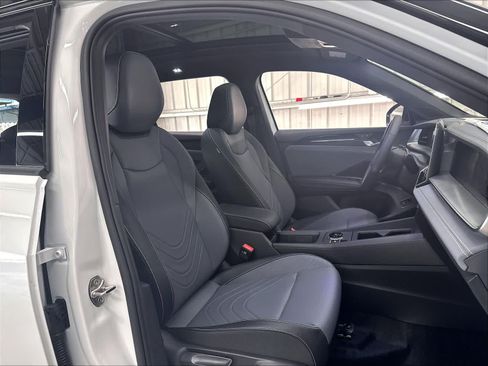 New 2026 Volkswagen Tiguan SE R-Line FWD image 7