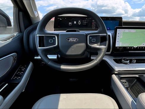 Used 2025 Ford Expedition Max Active AWD/4WD image 10
