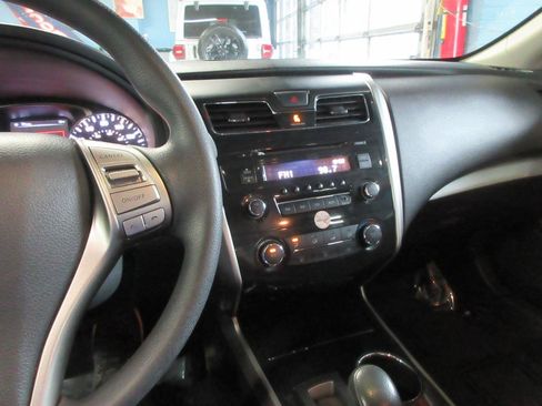 Used 2013 Nissan Altima 2.5 S FWD image 18