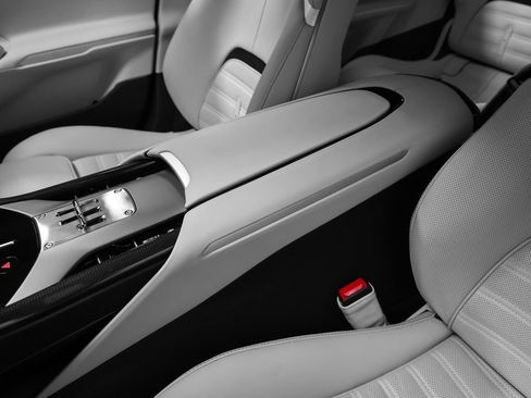 Certified 2025 Ferrari Purosangue AWD/4WD image 68