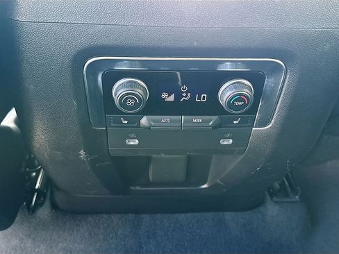 Used 2024 Chevrolet Suburban Premier AWD/4WD image 27