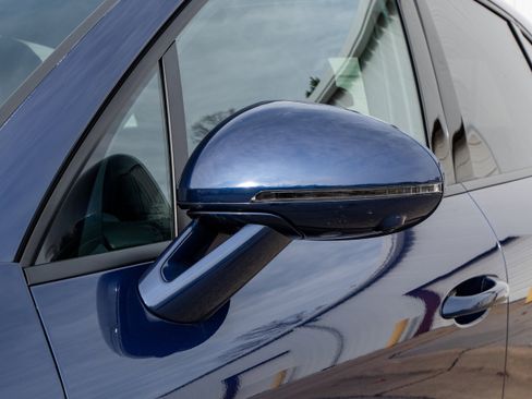 Used 2025 Porsche Macan image 14