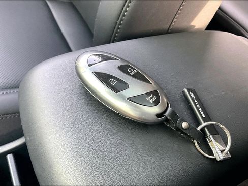 Used 2024 Hyundai Kona Limited image 14