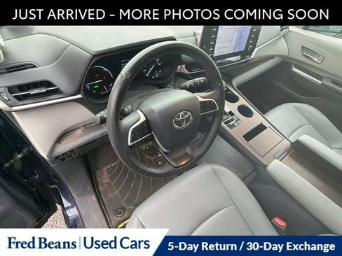 Used 2024 Toyota Sienna XLE w/ XLE Plus Package FWD image 11