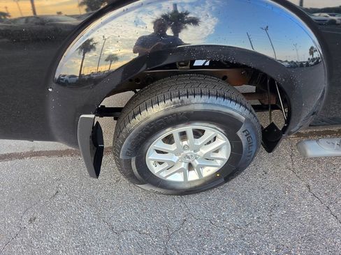 Used 2015 Nissan Frontier SV RWD image 9