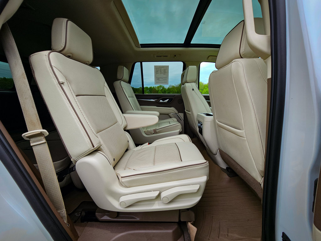 Used 2023 GMC Yukon Denali AWD/4WD image 39