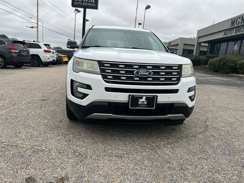 Used 2016 Ford Explorer XLT w/ Equipment Group 202A image 4