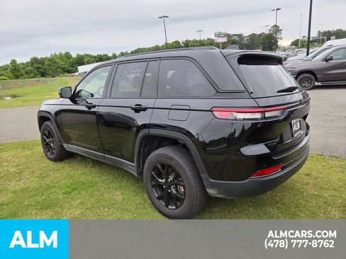 Used 2025 Jeep Grand Cherokee Altitude AWD/4WD image 8